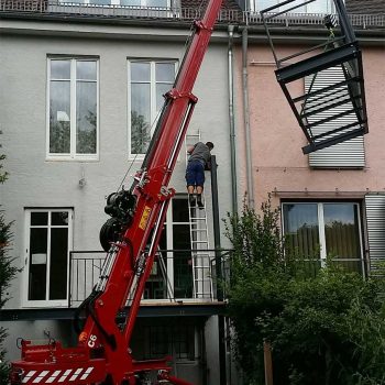 Balkon Montage an der Hauswand
