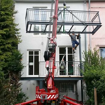 Balkon Montage an der Hauswand