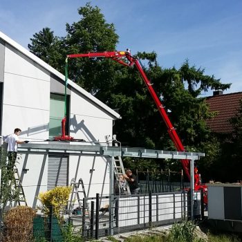 Erneuerung Glasdach mit Unterstützung Minikran