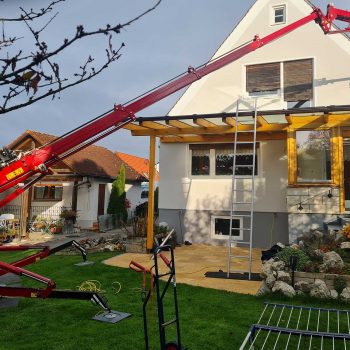 Erneuerung Glasdach mit Unterstützung Minikran