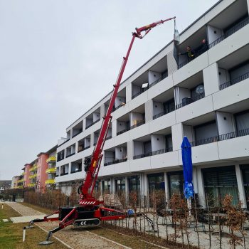 Anlieferung neue Fenster obere Etage